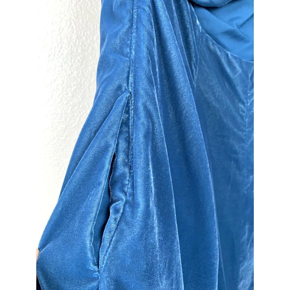 Gal Meets Glam Christine Velvet Twist Back Dress - Picture 6 of 7